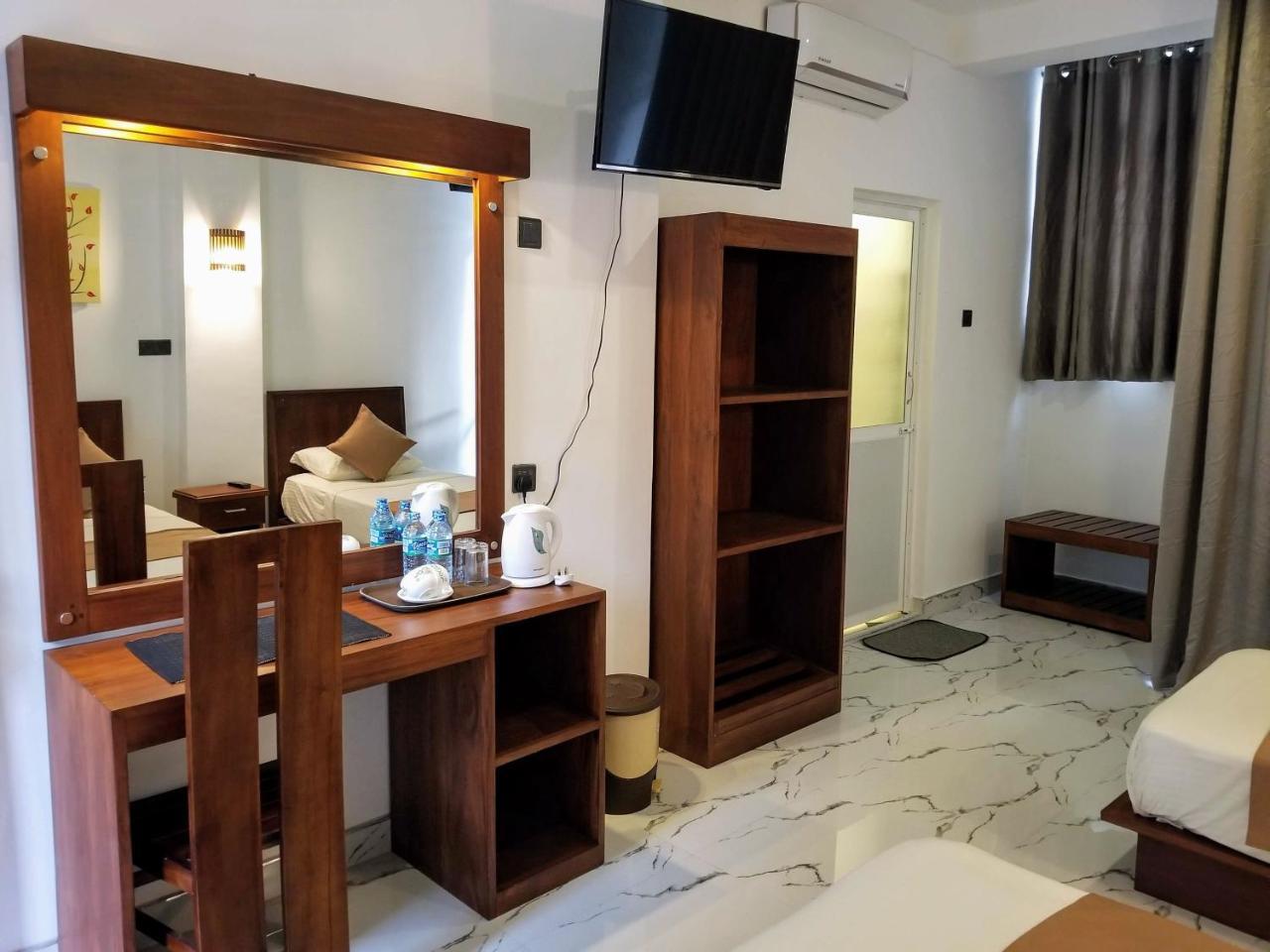 Queens Mount Kandy Bagian luar foto